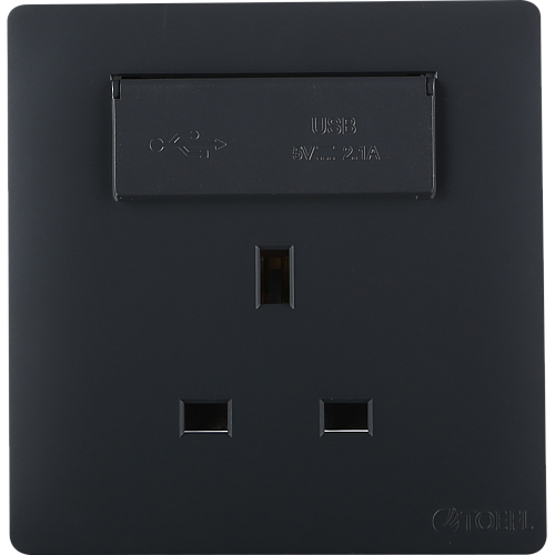فيش ثلاثي مع منفذ يو اس بي USB ابوغطاء لون أسود بيانو