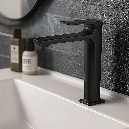 خلاط مغسلة طويل مربع بديكور معين على المقبض اسود مع ليات