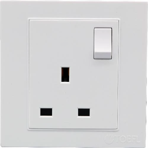 فيش ثلاثي مع مفتاح 13 امبير لون ابيض ساده توفل