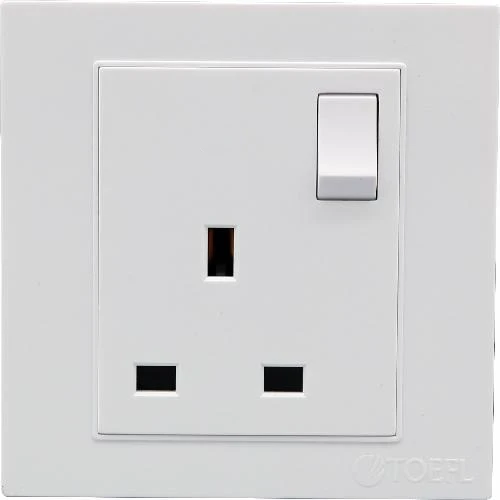 فيش ثلاثي مع مفتاح 13 امبير لون ابيض ساده توفل