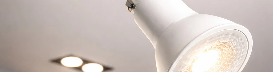 قاعدة لمبة سبوت لايت GU10: تثبيت آمن وتركيب مباشر (220 فولت)