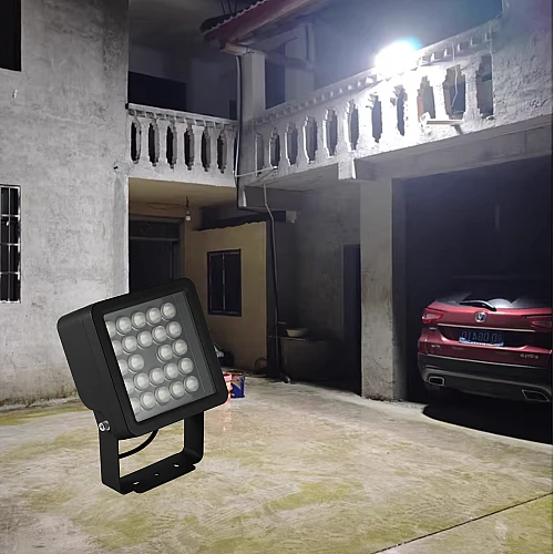 كشاف خارجي لون الانارة اصفر فلود لايت 50 واط