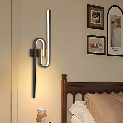 ابليك حائط جداري مودرن اسود مع3اضاءات 25 واط قطر 60 سم