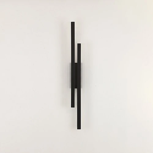 إضاءة جدارية لون اسود اشراقة متعددة الألوان ( شمسي + اصفر + ابيض ) لون الشكل اسود إنارة جدارية من جهتين