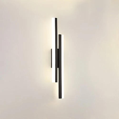 إضاءة جدارية لون اسود اشراقة متعددة الألوان ( شمسي + اصفر + ابيض ) لون الشكل اسود إنارة جدارية من جهتين