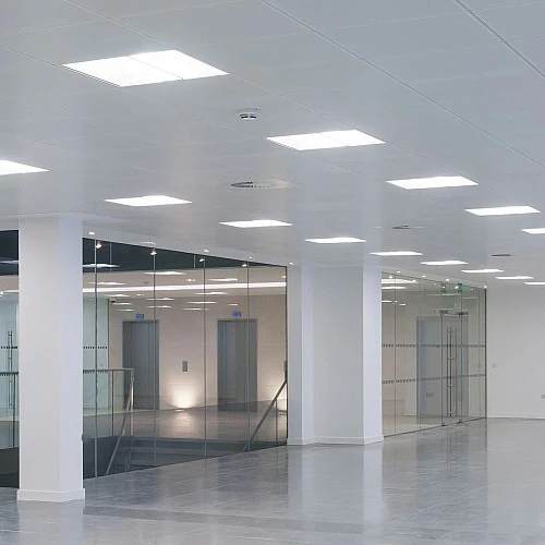 كشاف لطش ظاهر 30*31 سم لون الانارة اصفر مربع 30 واط