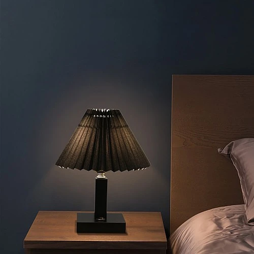  منتج ابجورة مصباح طاولة تصميم فاخر لون الشكل اسود اضاءة راقية وأنيقة-T/C5510/BK