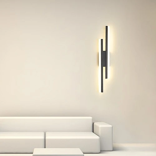 إضاءة جدارية لون اسود اشراقة متعددة الألوان ( شمسي + اصفر + ابيض ) لون الشكل اسود إنارة جدارية من جهتين