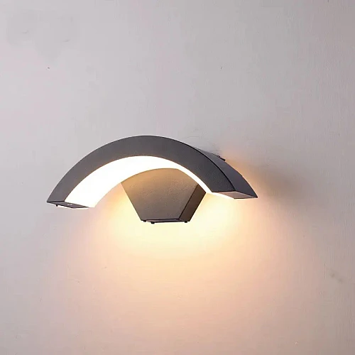 كشاف خارجي اسود لون الانارة اصفر 24 واط