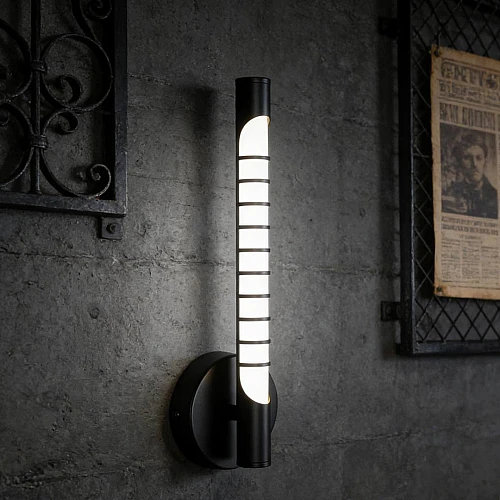 إضاءة ابليك حائط مودرن اسود لون الانارة اصفر واط 5 مقاس 300 ملم
