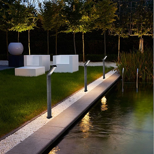 كشاف حديقة طاقة شمسية اسود لون الانارة اصفر