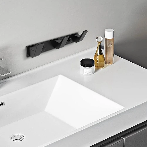 علاقة ملابس ثلاثي مربع زنك اسود