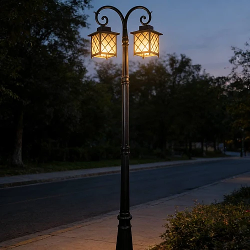 فانوس مجوز 2 متر و 20 سم غطاء لون اسود