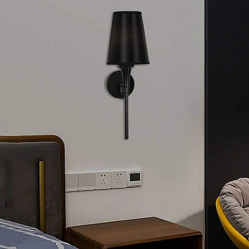 إضاءة جدارية تعمل بالبطارية قابلة للشحن Type-C لون الانارة اصفر مودرن اسود