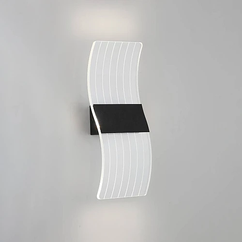 ابليك جداري مودرن اسود لون الانارة 3اضاءات 5 واط