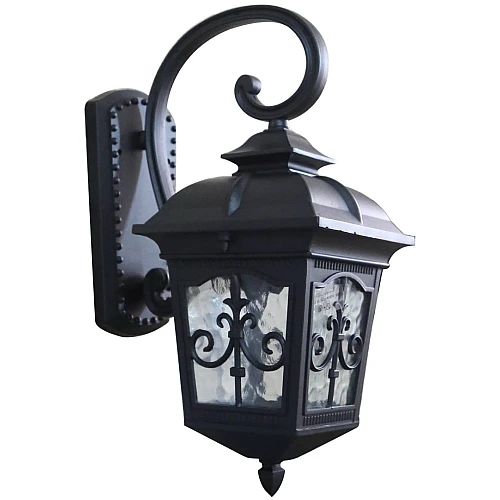 فانوس جداري اسود وسط لمسة كلاسيكية
