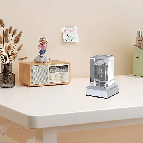 أباجورة كريستال وردة ثلاثية الأبعاد مع عبارة "I Love You" و قاعدة فضي - تعمل بالبطارية و USB - إضاءة RGB