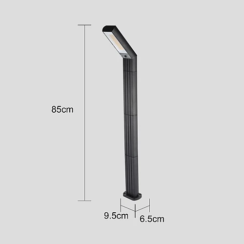 كشاف حديقة يعمل بالطاقة الشمسية لون أسود يضيء بضوء أصفر دافئ