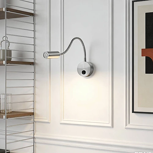 إضاءة أبليك حائط مودرن فضي لون الانارة اصفر