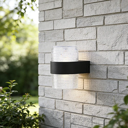 فانوس جداري اسود لون الانارة اصفر 10 واط