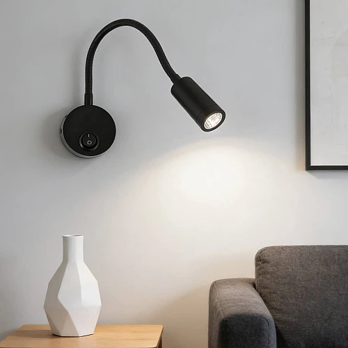 ابليك حائط جداري مودرن اسود لون الانارة اصفر