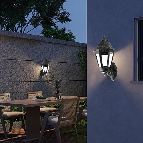 فانوس جداري خارجي بقاعدة E27، تصميم كلاسيكي بلمسة زخرفية، مثالي للفلل والممرات الجانبية، مقاوم للماء والغبار.