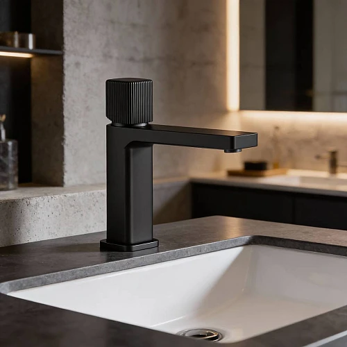 خلاط مغسلة قصير نحاس + زنك مودرن اسود+اسود