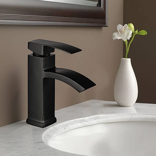 خلاط مغسلة قصير شلال اسود مع ليات