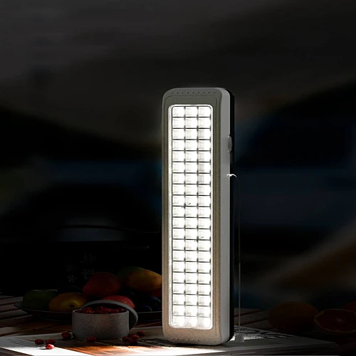 لمبة طوارئ قابلة للشحن بيضاء اللون تصميم عملي من جانوبكو