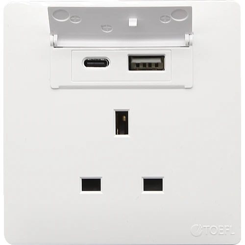 فيش ثلاثي مع منفذ يو اس بي USB مع تايب سي TYPE-C لون ابيض بيانو