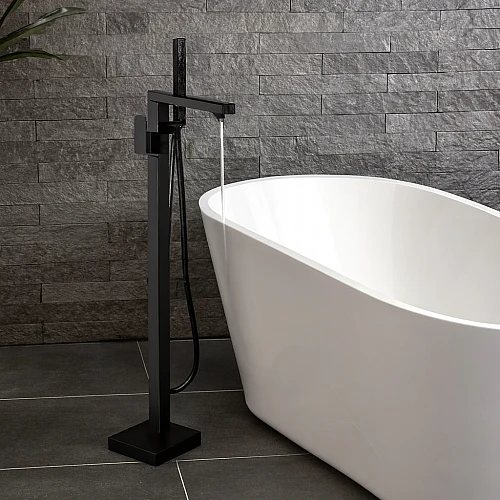 خلاط بانيو ارضي مربع ارتفاع 1.5 متر اسود