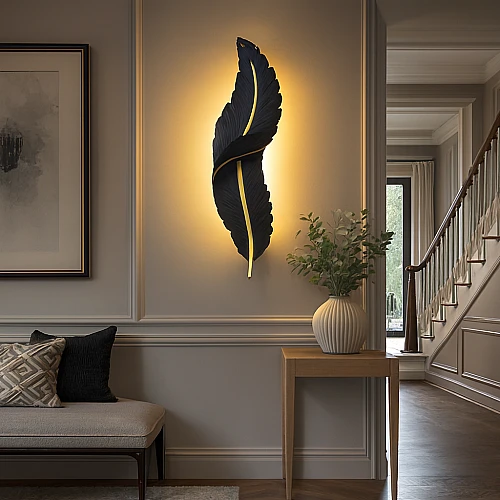 ابليك جداري ريش جداري طراز حديث لون الشكل اسود مقاس صغير لون الانارة اصفر تصميم عصري طول 45 *العرض 10 سم