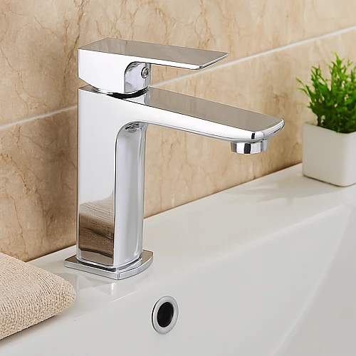 خلاط مغسلة قصير مربع كروم مع ليات و هراب