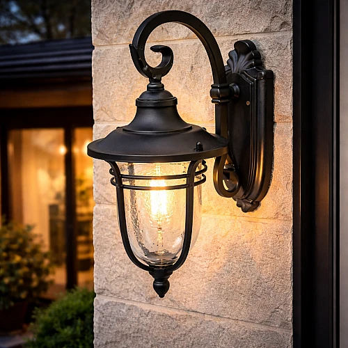 فانوس جداري اسود تراثي حديث