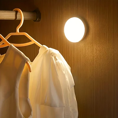 لمبة دواليب دائرية ذكية قابلة للشحن بحساس حركة وإضاءة بيضاء وصفراء