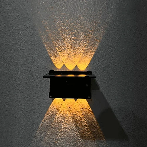 كشاف بوابة خارجي يعمل بالطاقة الشمسية لون اصفر 6 واط مقاوم للماء